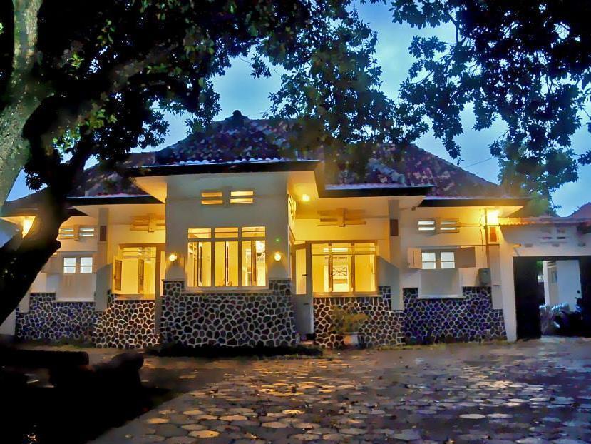 Reddoorz Syariah Near Wijilan Yogyakarta Hotel Exterior photo